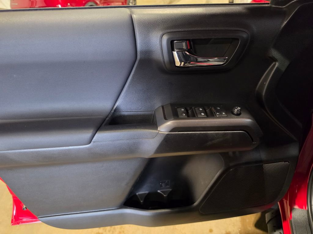 Used 2021 Toyota Tacoma TRD Sport w/ Technology Package AWD/4WD image 5