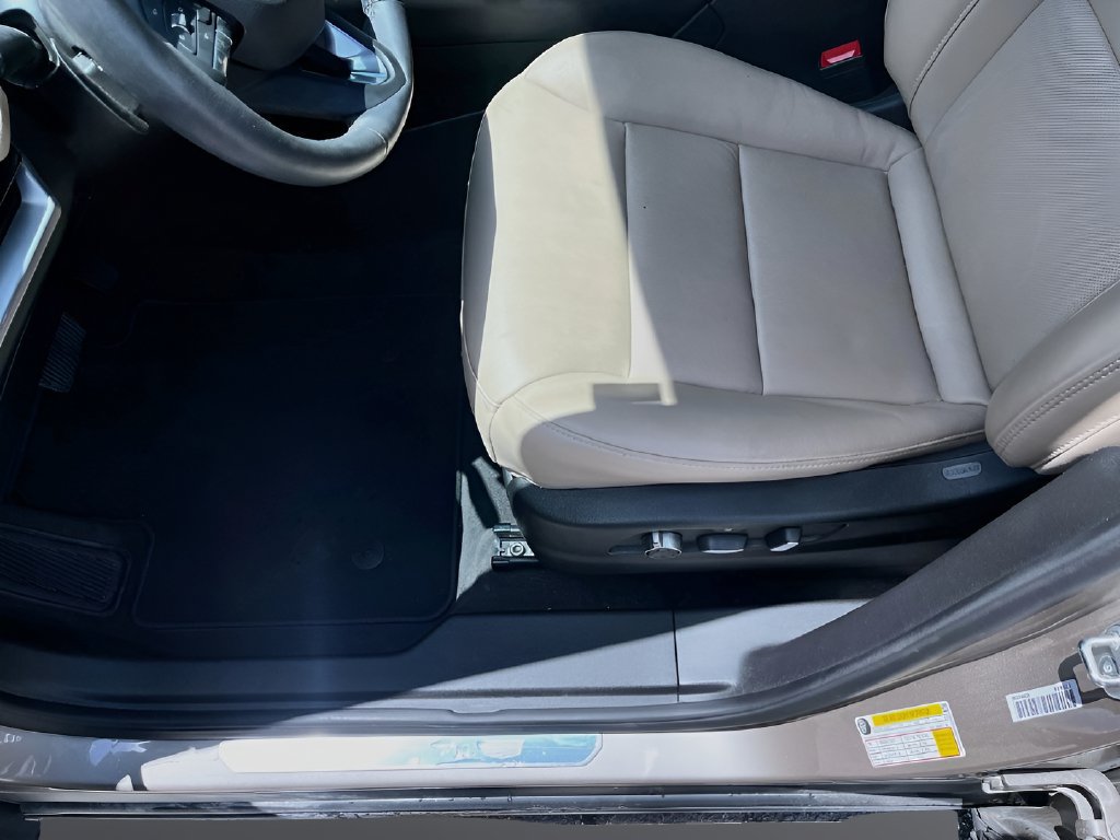 Used 2025 Cadillac XT4 Premium Luxury FWD image 20
