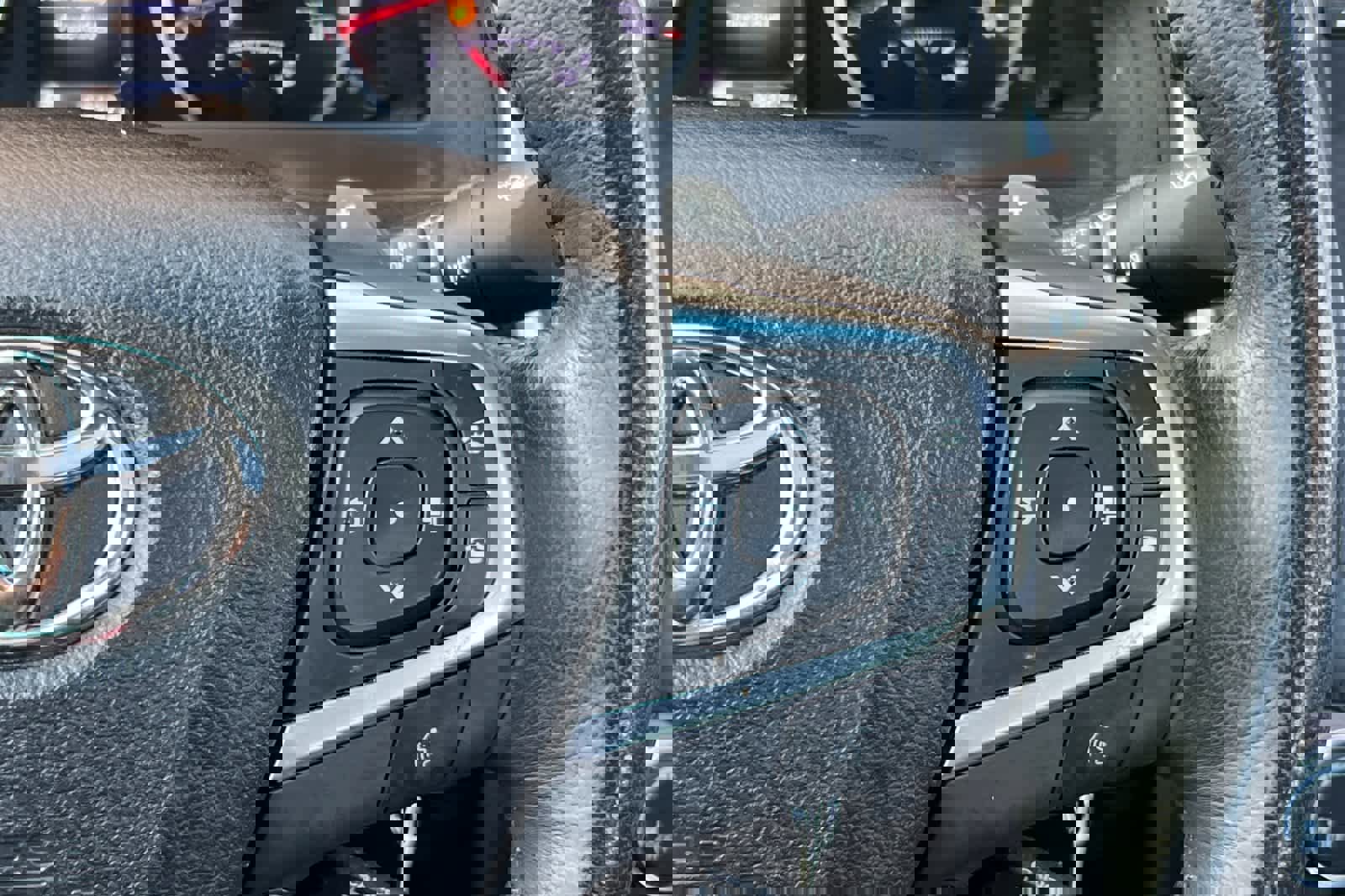 Used 2015 Toyota Camry SE w/ Moonroof Package image 24