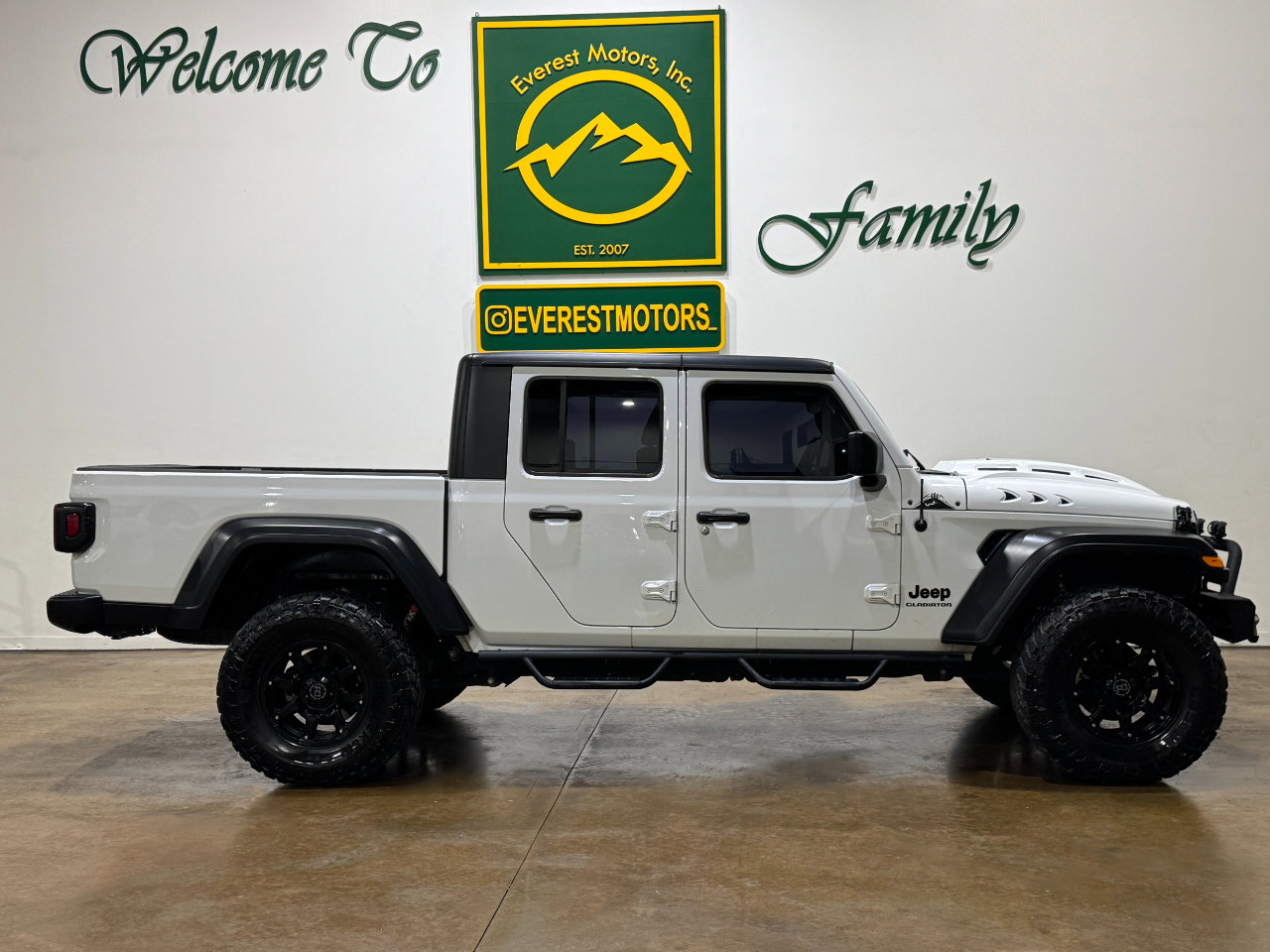 Used 2021 Jeep Gladiator Sport image 2