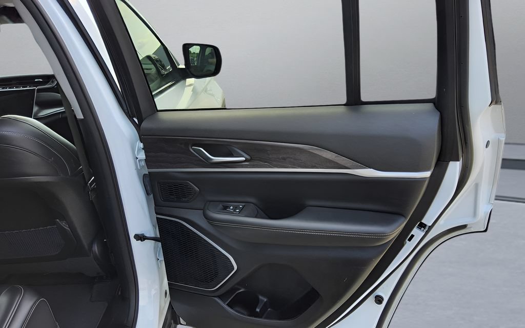 Used 2023 Jeep Grand Cherokee 4WD 4xe image 35