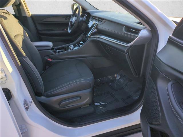 Used 2023 Jeep Grand Cherokee Laredo RWD image 21