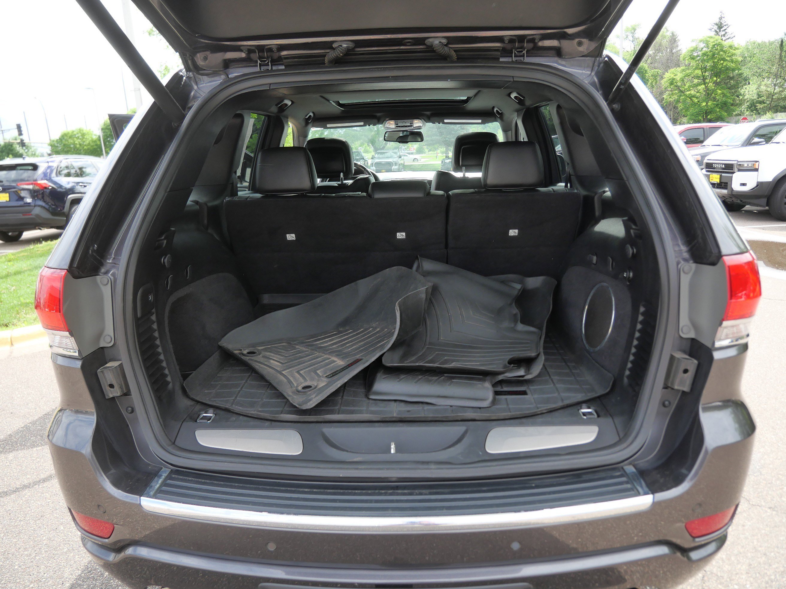 Used 2015 Jeep Grand Cherokee Overland AWD/4WD image 18