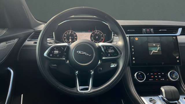 Used 2025 Jaguar F-PACE R-Dynamic S image 18