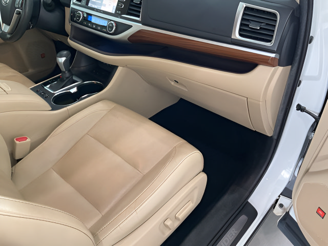Used 2019 Toyota Highlander Limited FWD image 25