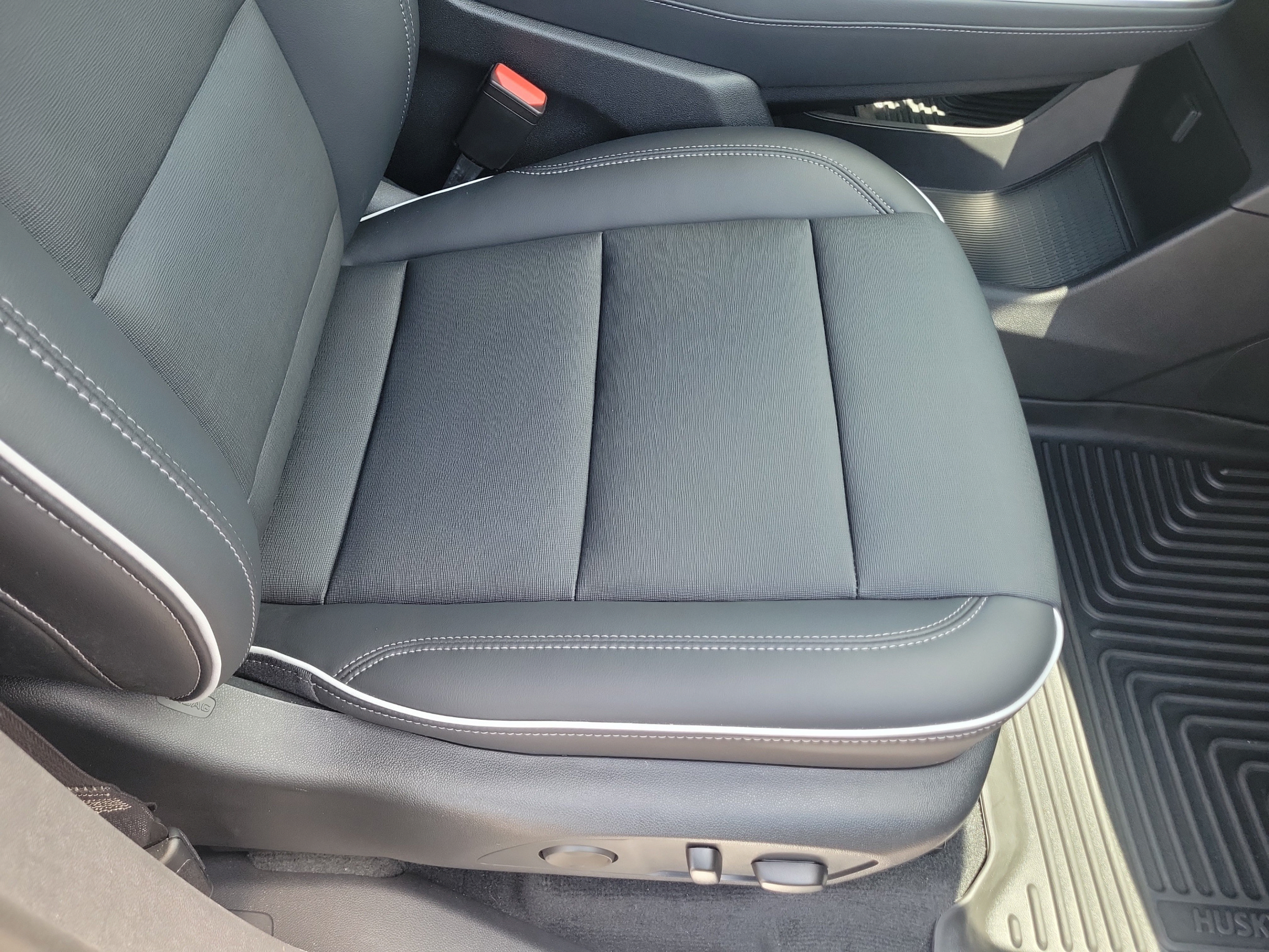 Used 2025 Buick Enclave Preferred AWD/4WD image 18