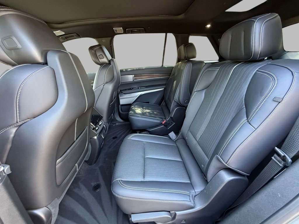 Used 2026 Cadillac Vistiq Sport AWD/4WD image 19