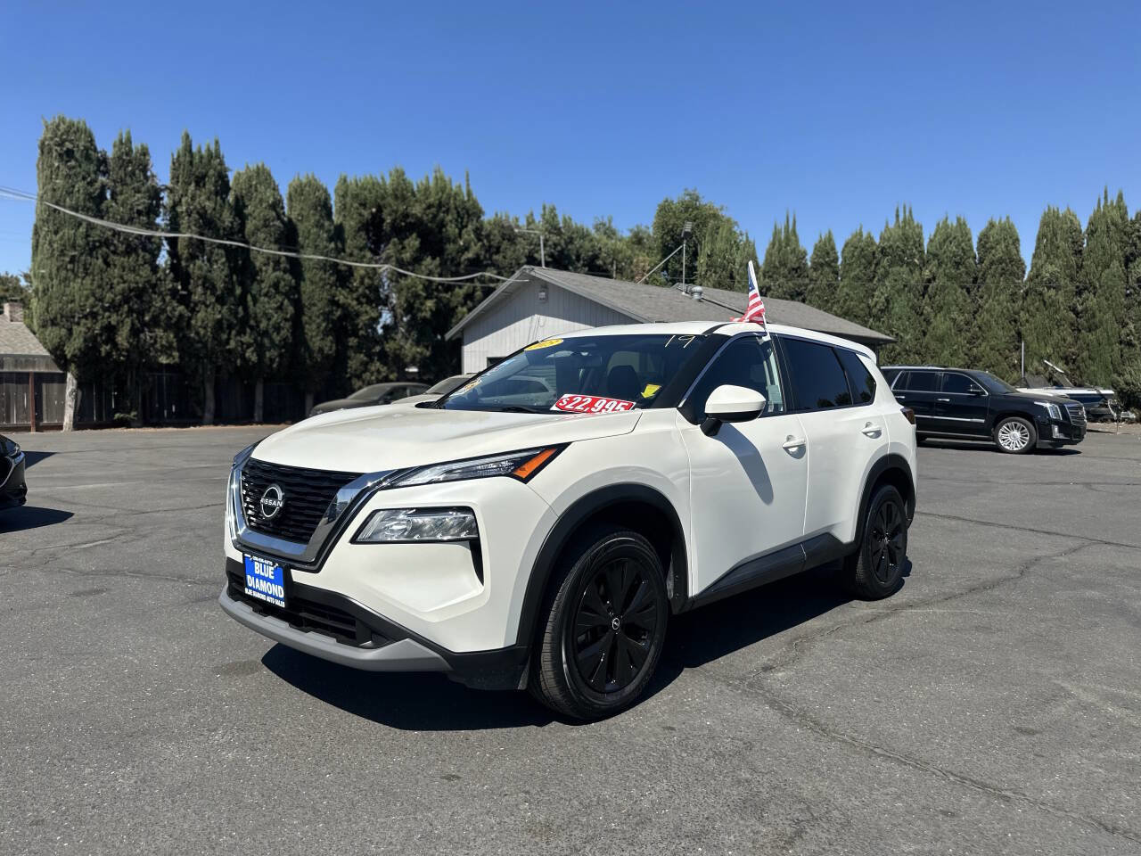 Used 2023 Nissan Rogue SV image 4