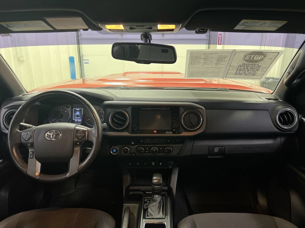 Used 2017 Toyota Tacoma TRD Sport AWD/4WD image 10