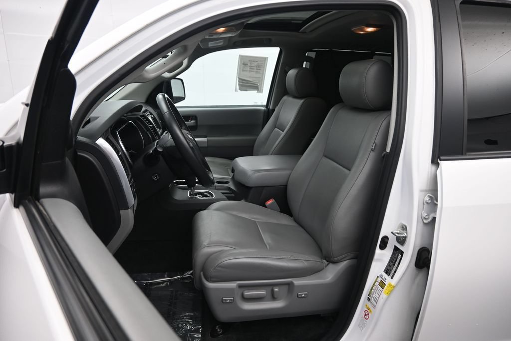 Used 2018 Toyota Sequoia Limited w/ Safety & Convenience Package AWD/4WD image 17