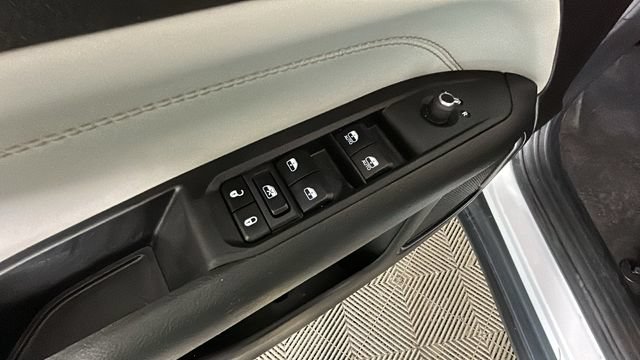 Used 2023 Jeep Compass Limited w/ Elite Group AWD/4WD image 11