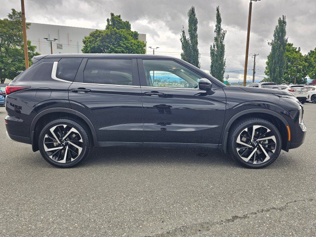 Used 2024 Mitsubishi Outlander SE AWD/4WD image 2
