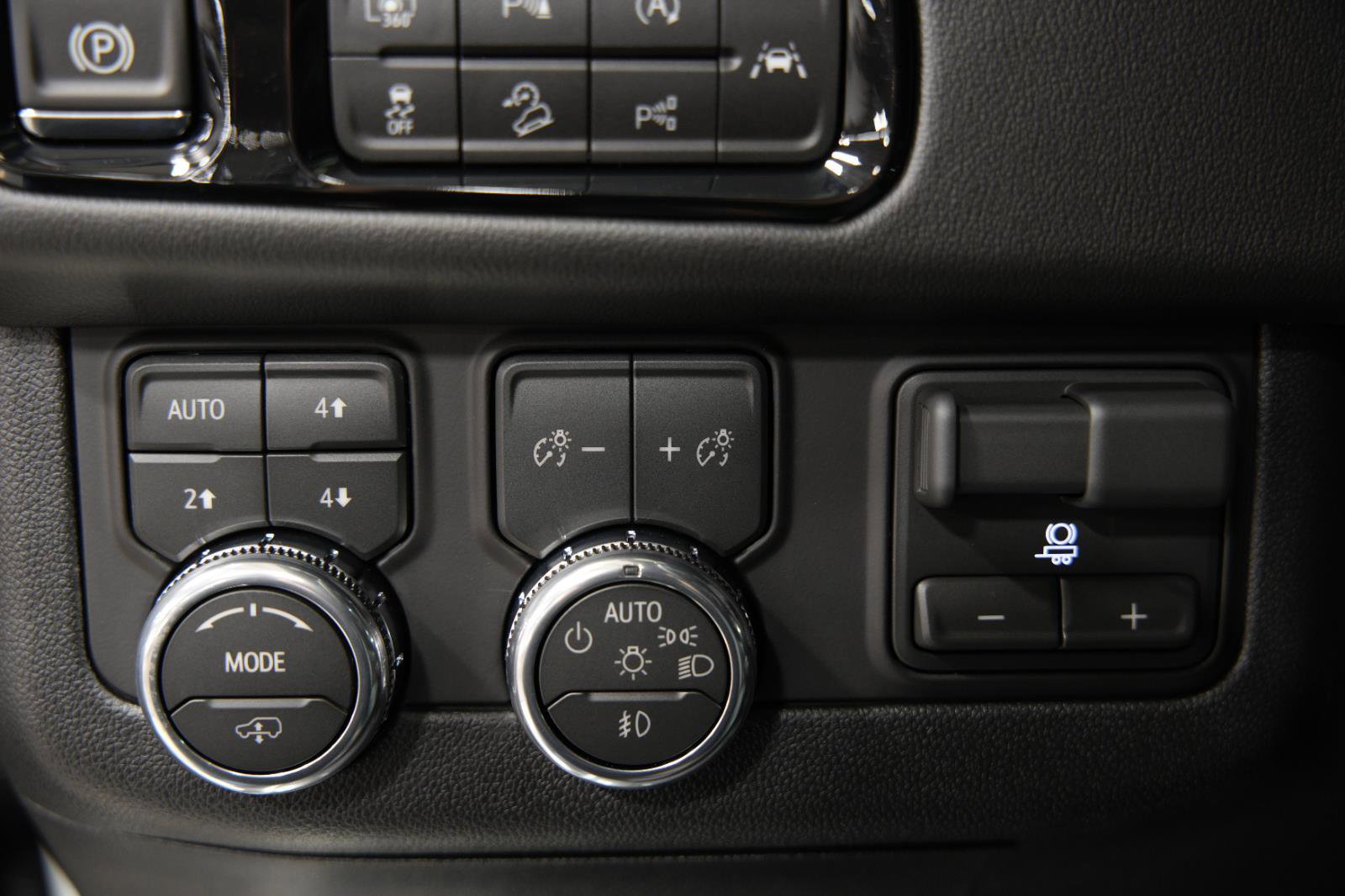 New 2026 GMC Yukon XL AT4 w/ AT4 Premium Plus Package AWD/4WD image 37