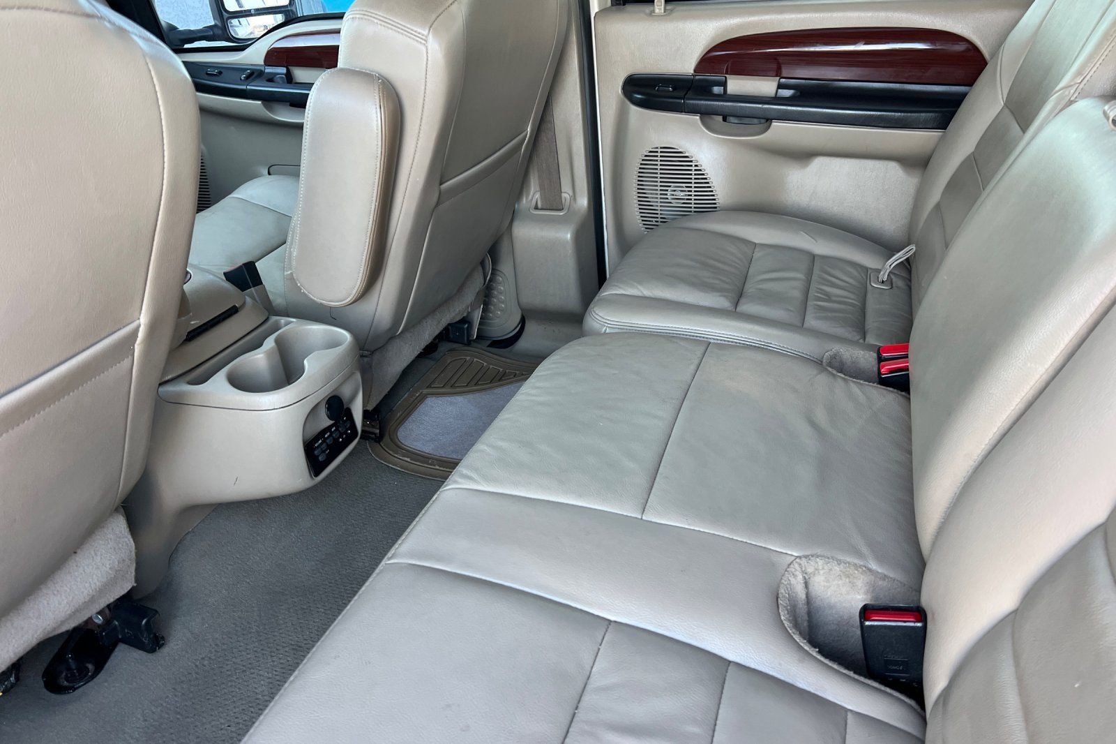 Used 2005 Ford Excursion Limited image 13