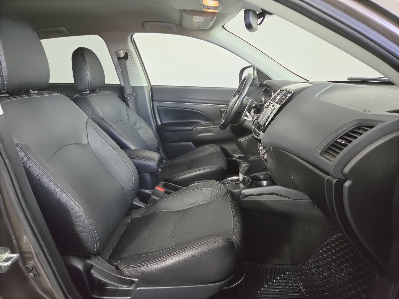 Used 2017 Mitsubishi Outlander Sport SEL AWD/4WD image 34