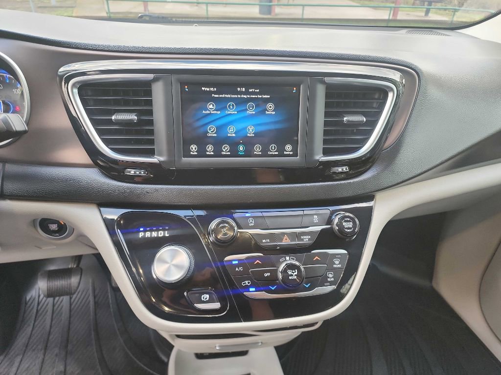 Used 2020 Chrysler Voyager Lxi image 18