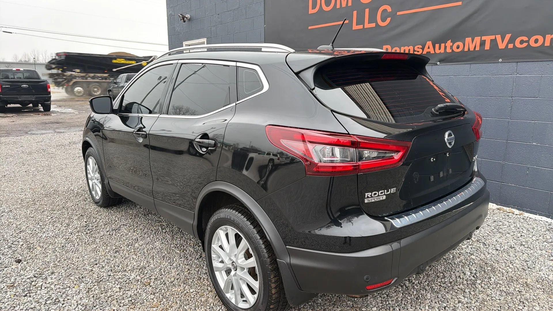 Used 2022 Nissan Rogue Sport SV image 3