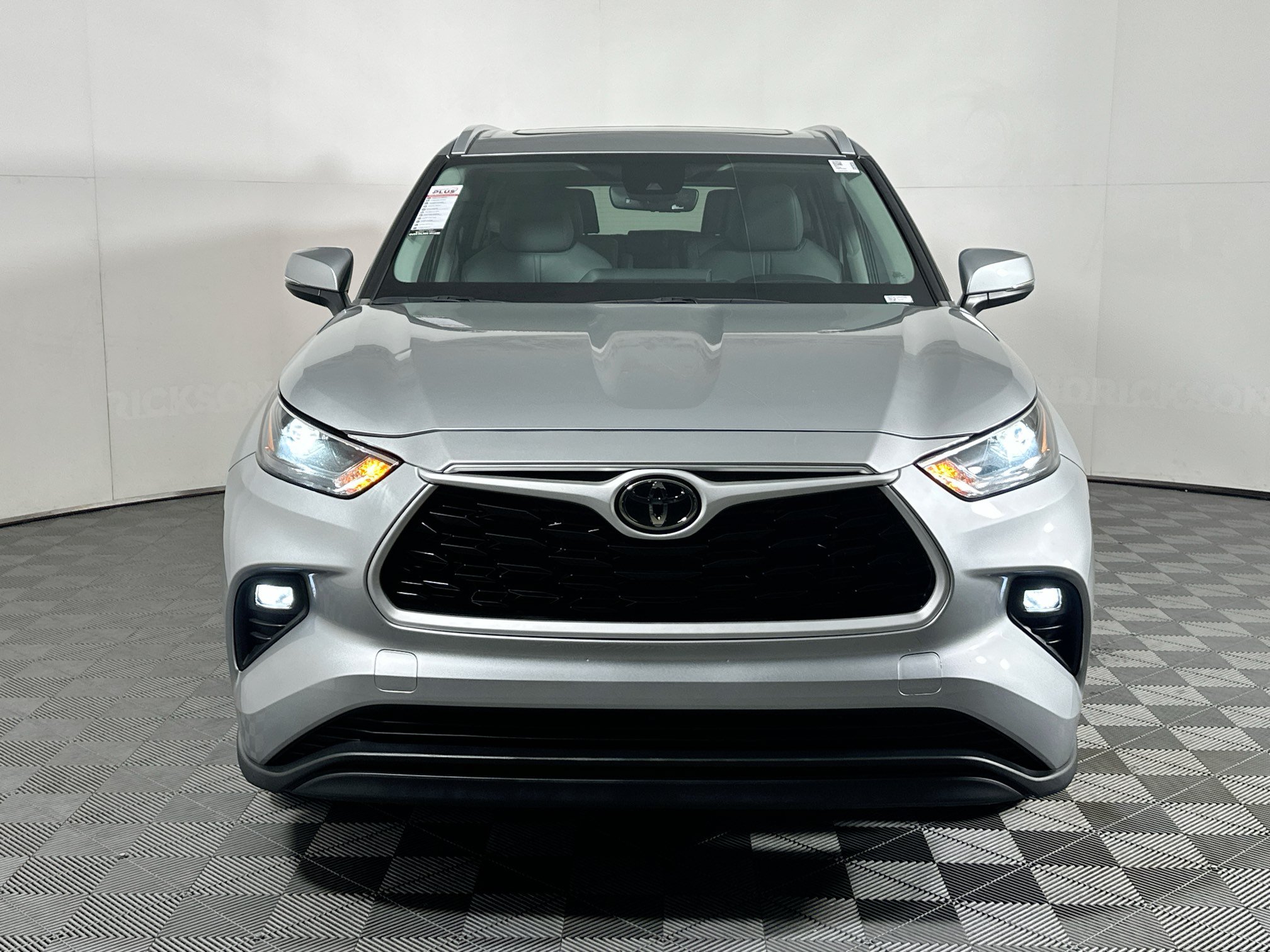 Used 2023 Toyota Highlander XLE FWD image 8