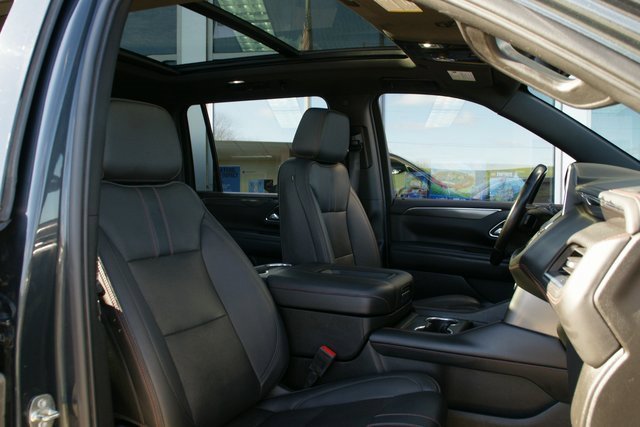 Used 2022 Chevrolet Suburban RST w/ Sport Performance Package image 40