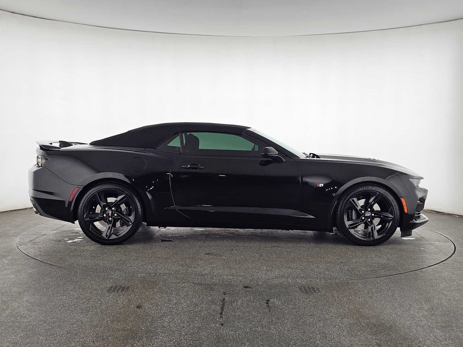 Used 2022 Chevrolet Camaro SS RWD image 2