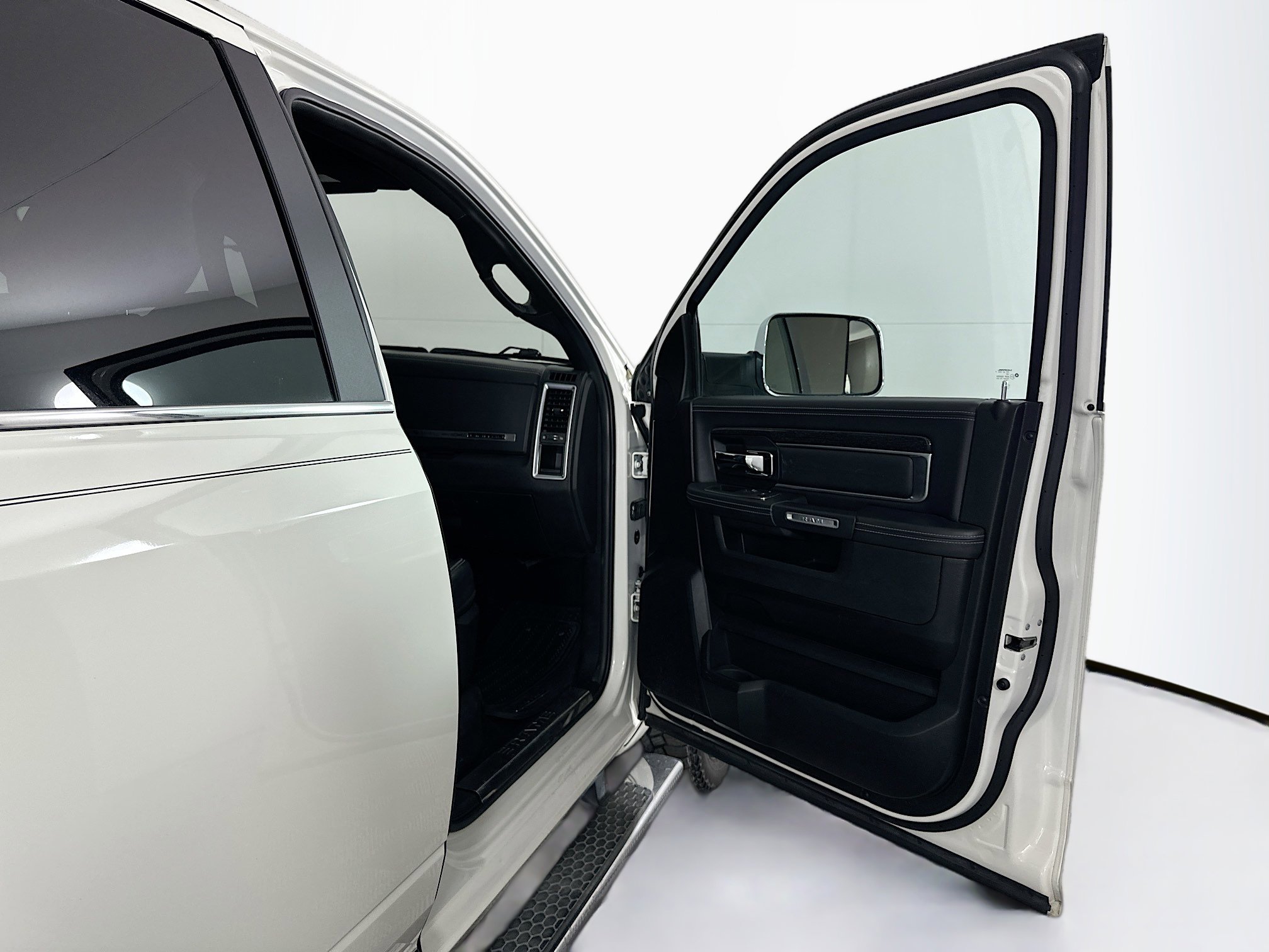 Used 2017 RAM 1500 Limited image 32