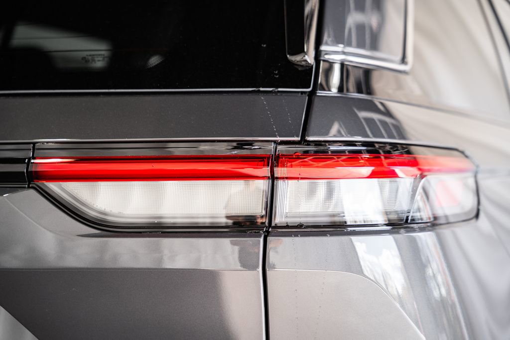 New 2025 Jeep Grand Cherokee Laredo X w/ Luxury Tech Group I image 5