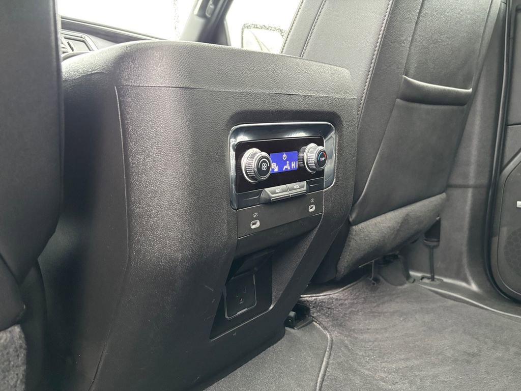 Used 2023 GMC Yukon SLT image 36