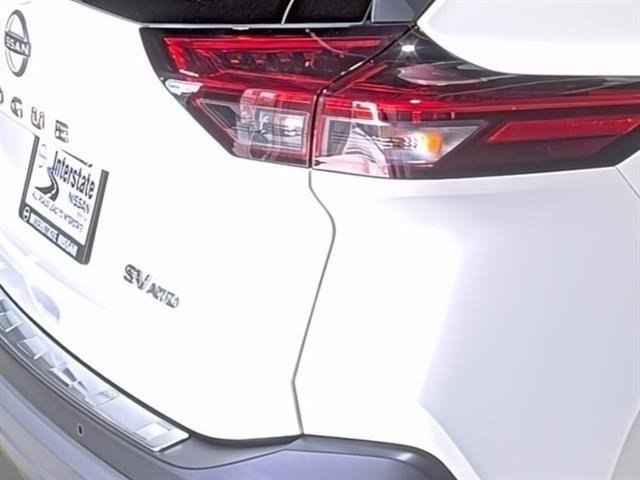 Used 2023 Nissan Rogue SV AWD/4WD image 14
