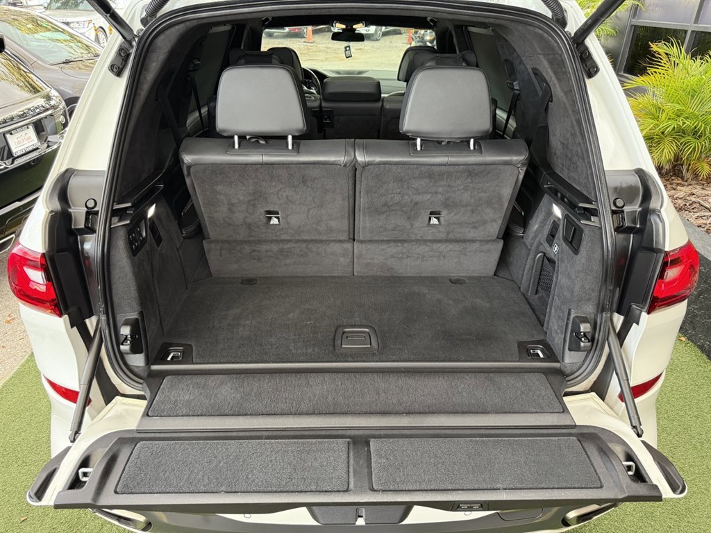 Used 2020 BMW X7 M50i w/ Executive Package image 39