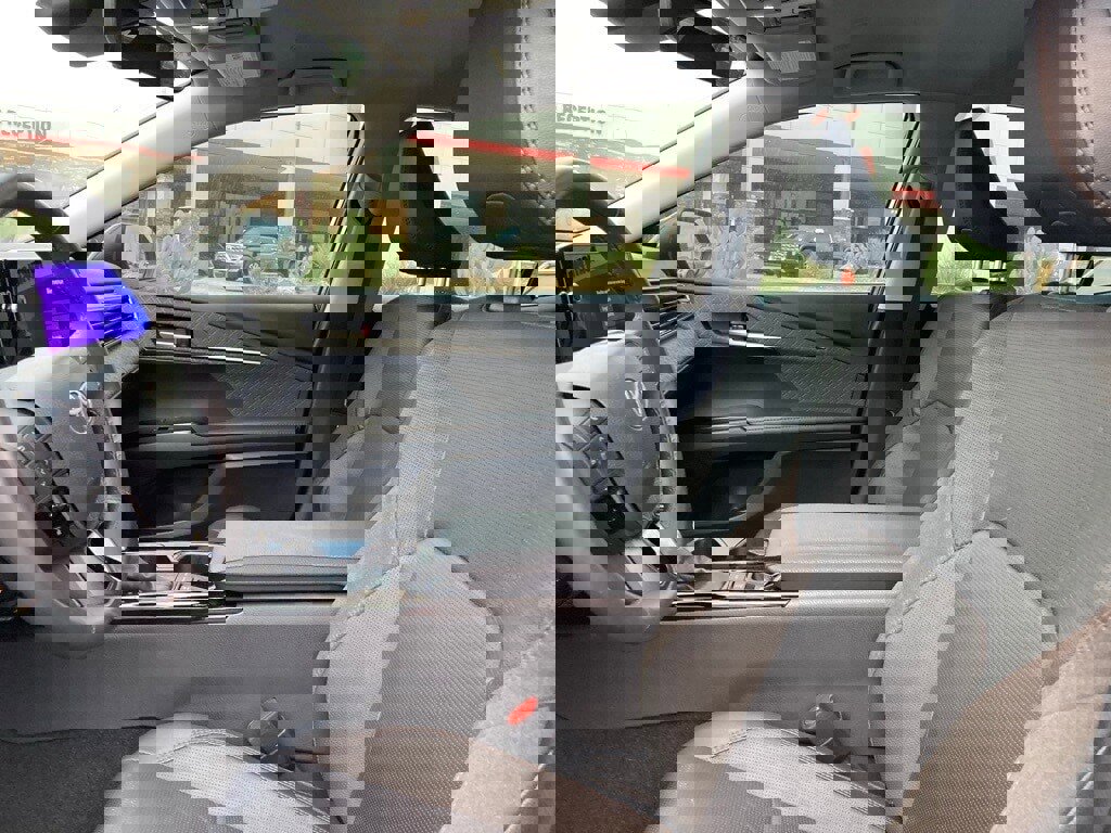 Used 2025 Toyota Camry XLE image 10