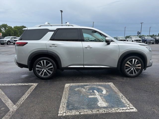Used 2022 Nissan Pathfinder Platinum w/ Cargo Package FWD image 4
