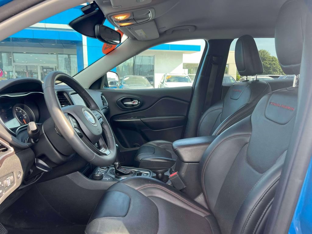 Used 2022 Jeep Cherokee Trailhawk w/ Premium Leather Package AWD/4WD image 16