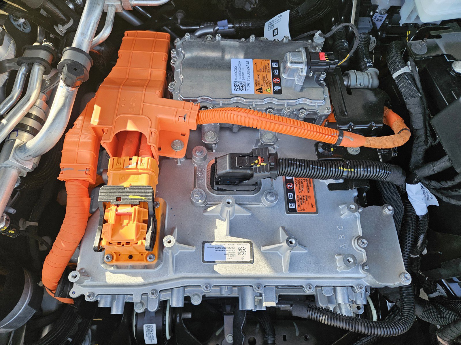 New 2026 Cadillac Lyriq Sport w/ LPO, Floor Liner Package image 21