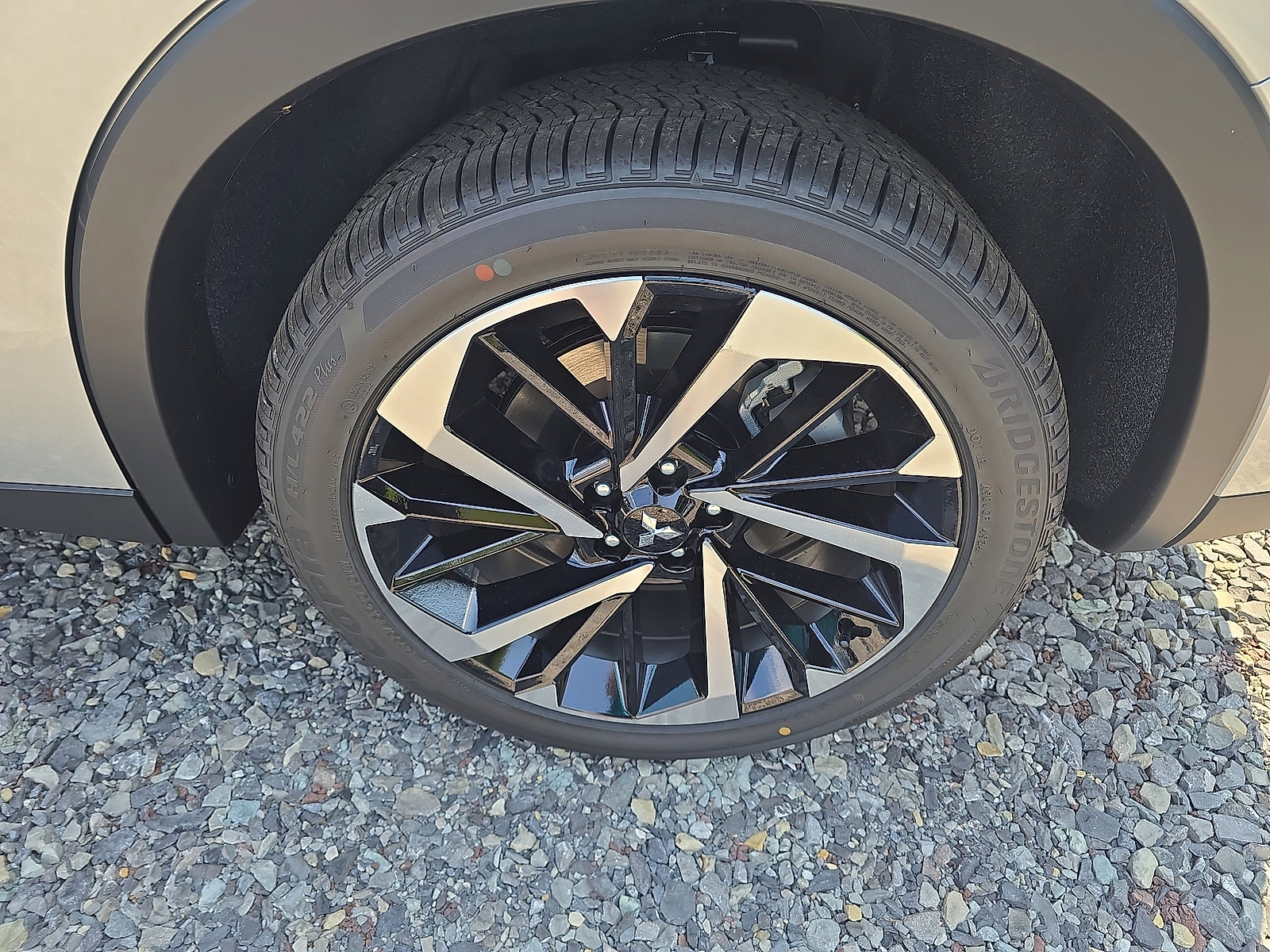 New 2025 Mitsubishi Outlander SE image 28