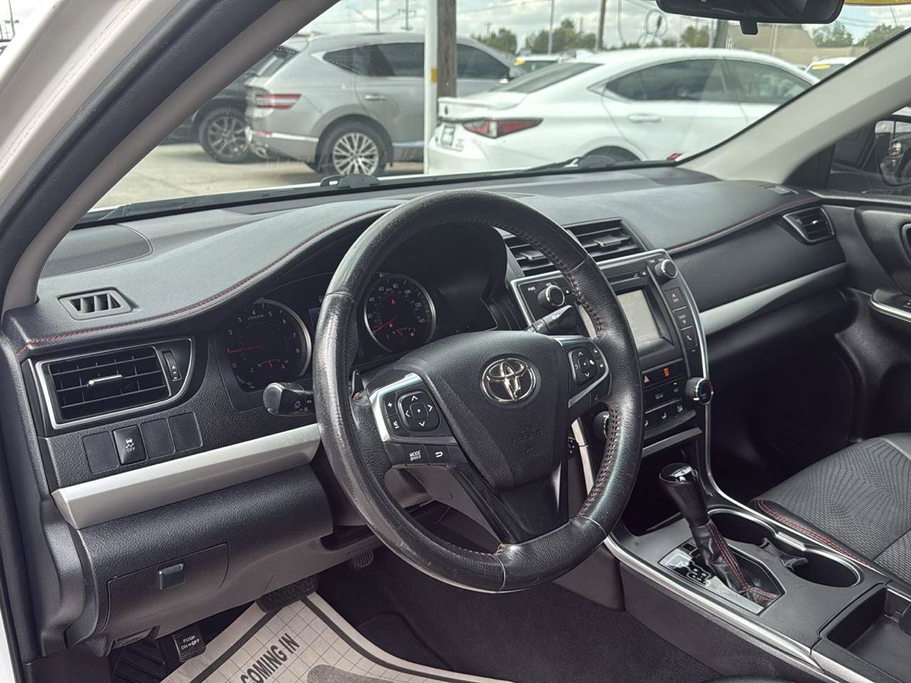 Used 2017 Toyota Camry SE FWD image 8