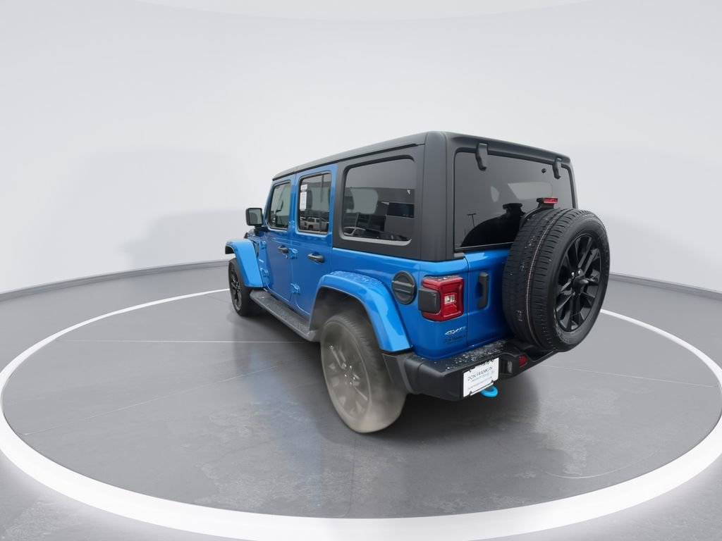 Used 2022 Jeep Wrangler Unlimited Sahara w/ Cold Weather Group image 6