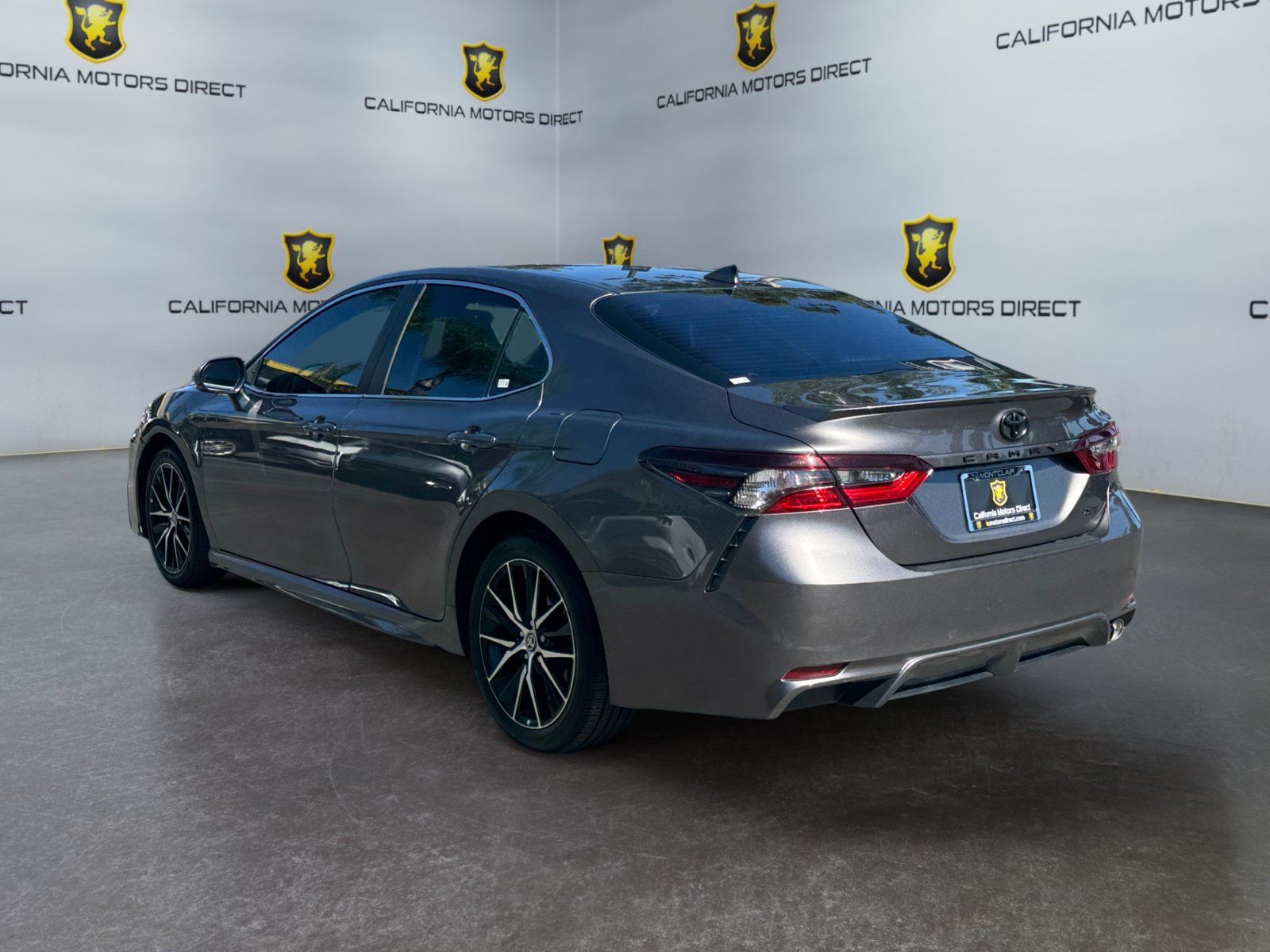 Used 2024 Toyota Camry SE FWD image 3