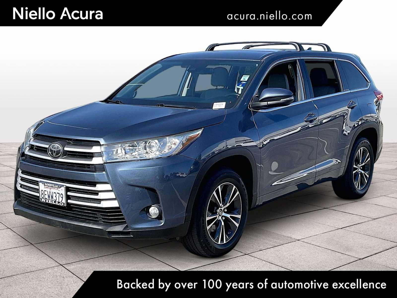 Used 2018 Toyota Highlander Plus w/ Carpet Mat Package (TMS) FWD image 1