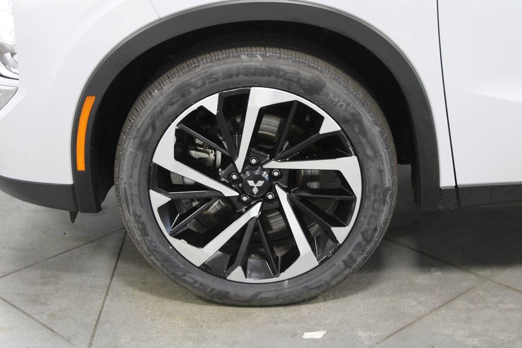 Used 2024 Mitsubishi Outlander 4WD Plug-In Hybrid image 19