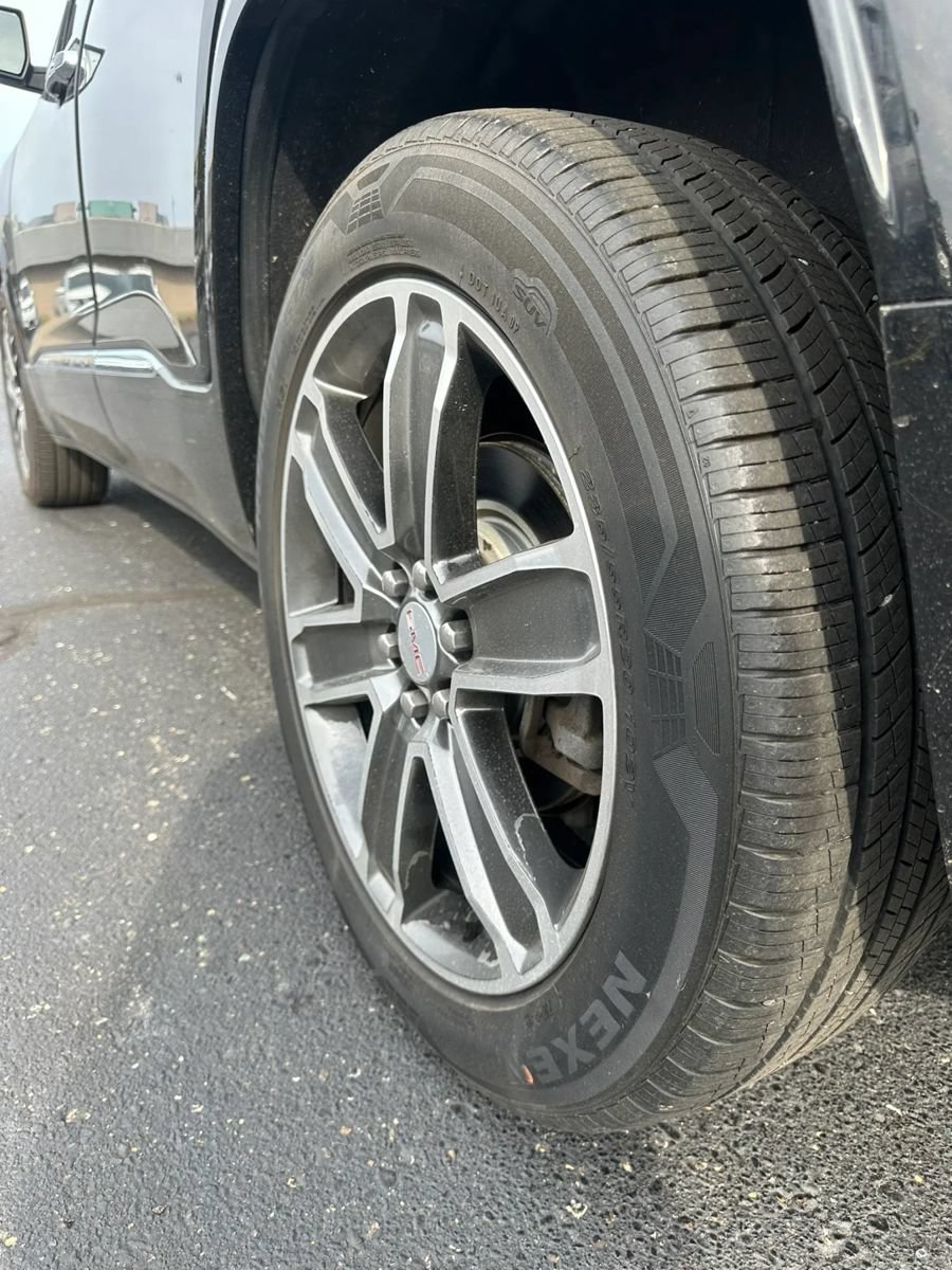 Used 2019 GMC Acadia Denali w/ Technology Package FWD image 20
