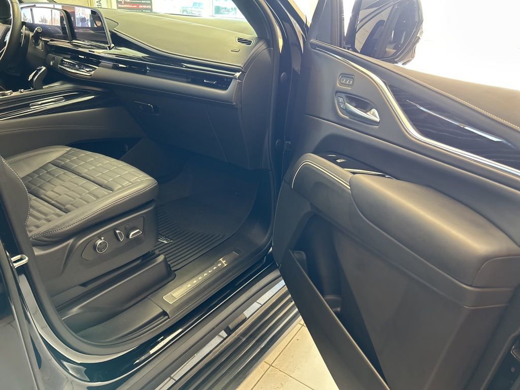 Used 2023 Cadillac Escalade ESV V AWD/4WD image 42