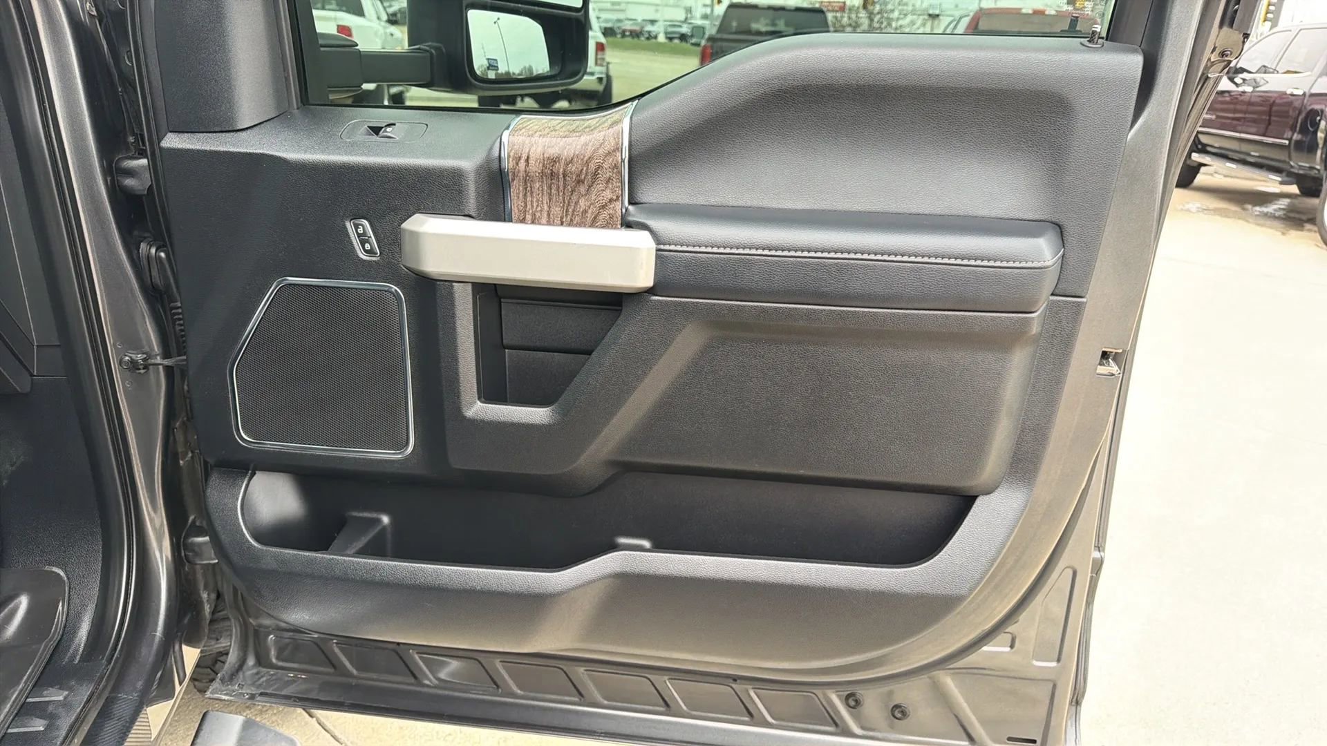 Used 2019 Ford F250 Lariat w/ Chrome Package image 86