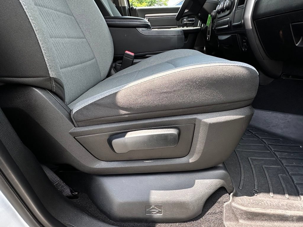 Used 2021 RAM 1500 Classic SLT AWD/4WD image 14