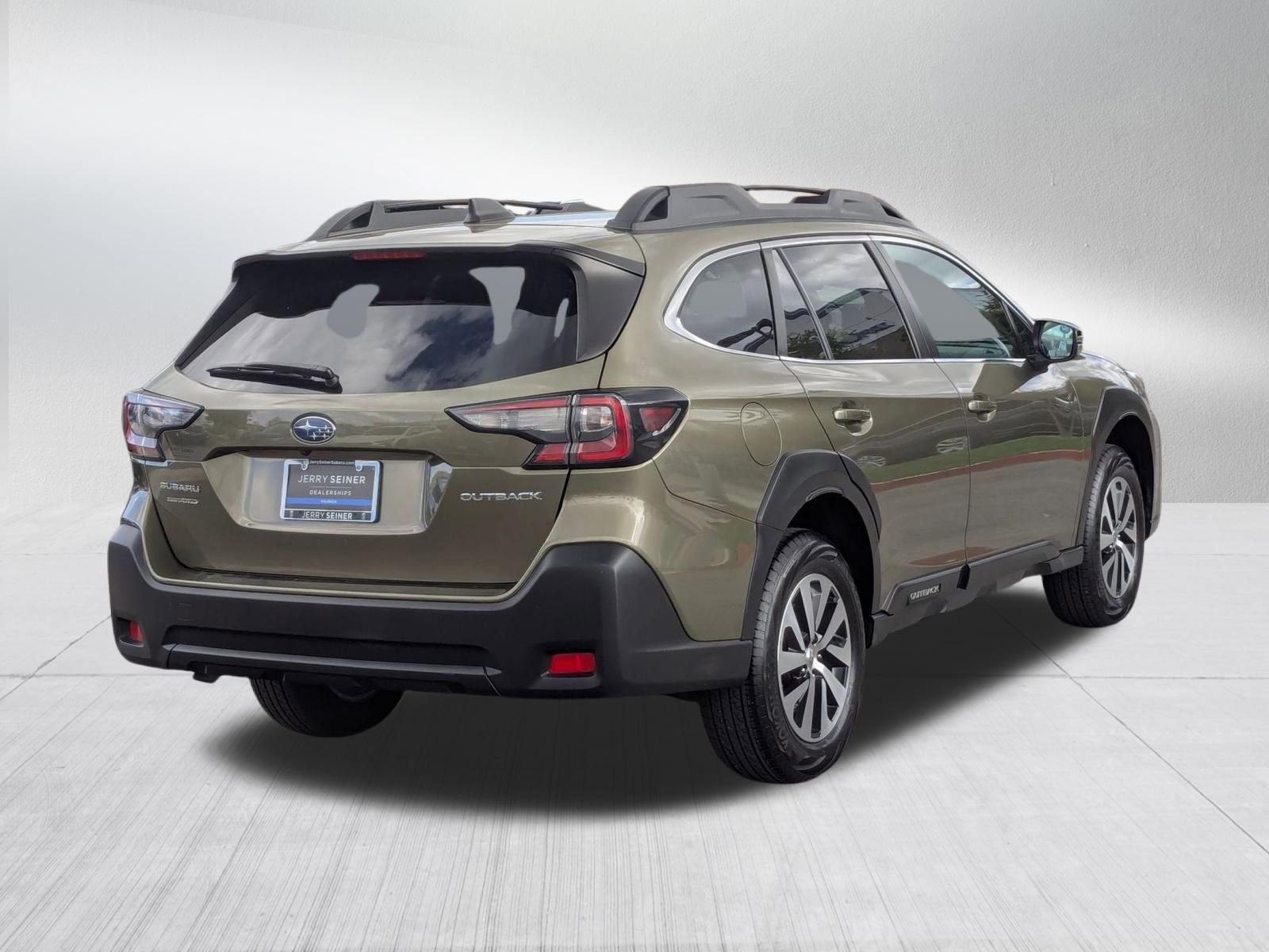 Used 2024 Subaru Outback Premium AWD/4WD image 5