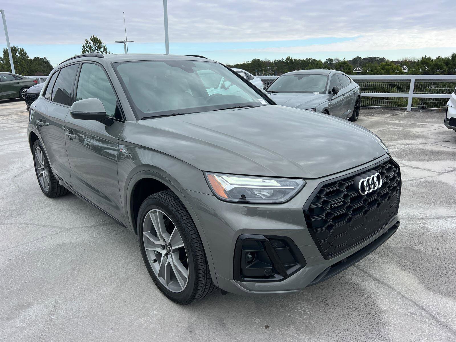 Used 2025 Audi Q5 2.0T Premium image 3