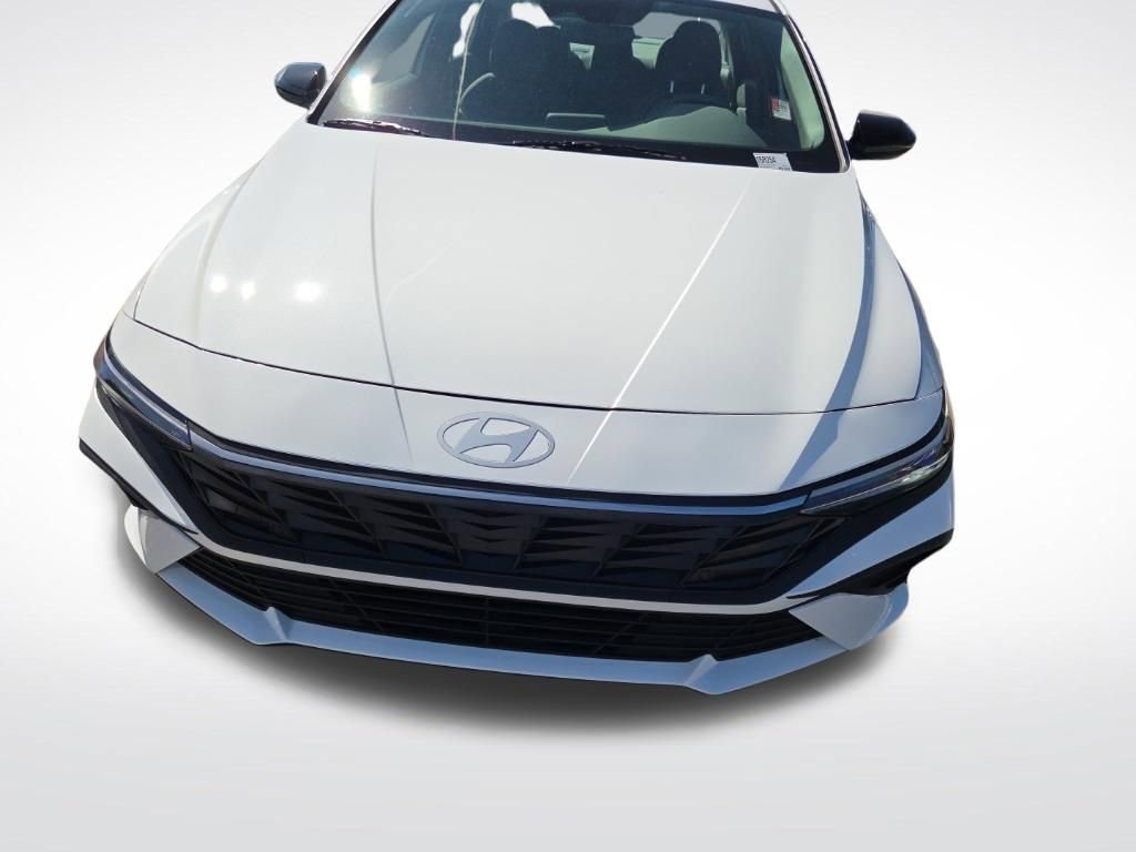 Used 2025 Hyundai Elantra SEL FWD image 8
