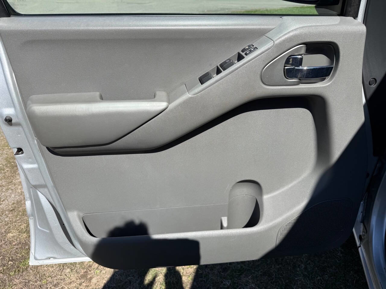 Used 2014 Nissan Frontier SV w/ SV Value Truck Package image 9