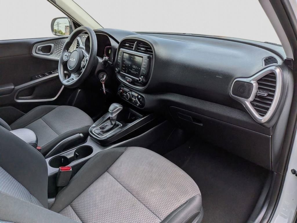 Used 2023 Kia Soul LX w/ LX Technology Package FWD image 23