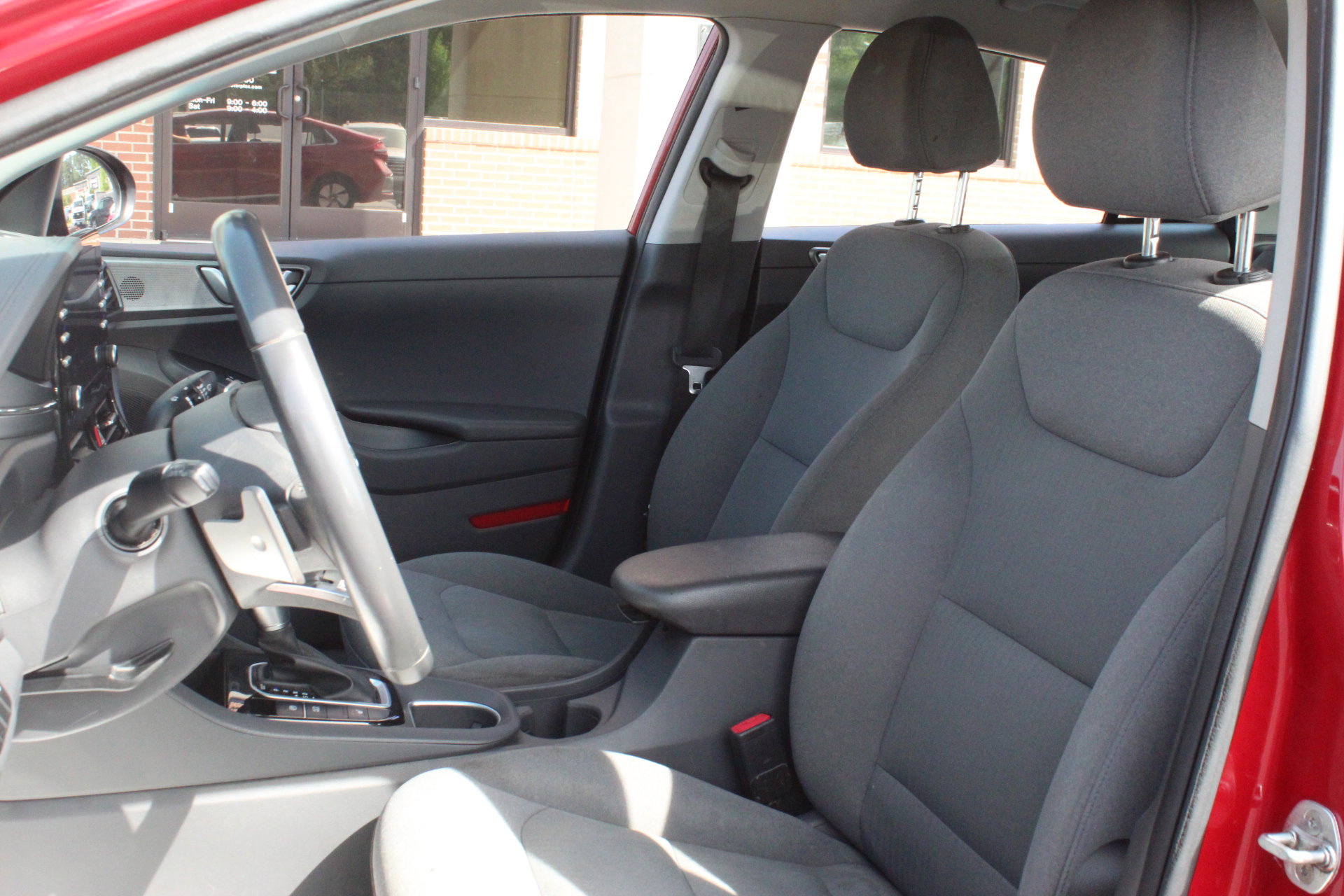 Used 2022 Hyundai Ioniq SE FWD image 13