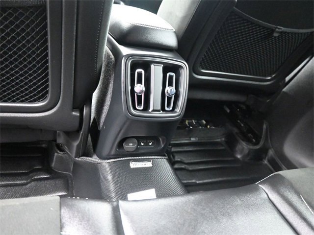 Used 2022 Volvo XC40 P8 Recharge Plus image 3